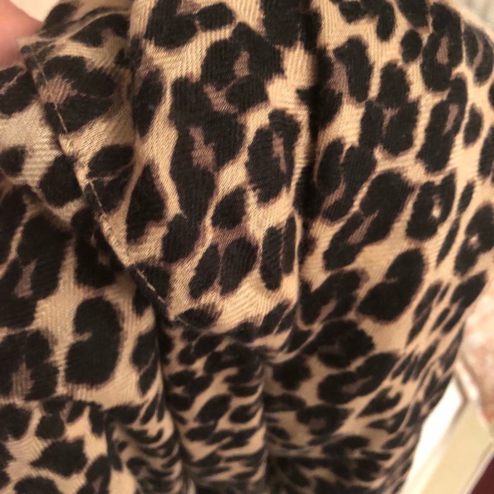 Leopard Scarf - Picture 2 of 3